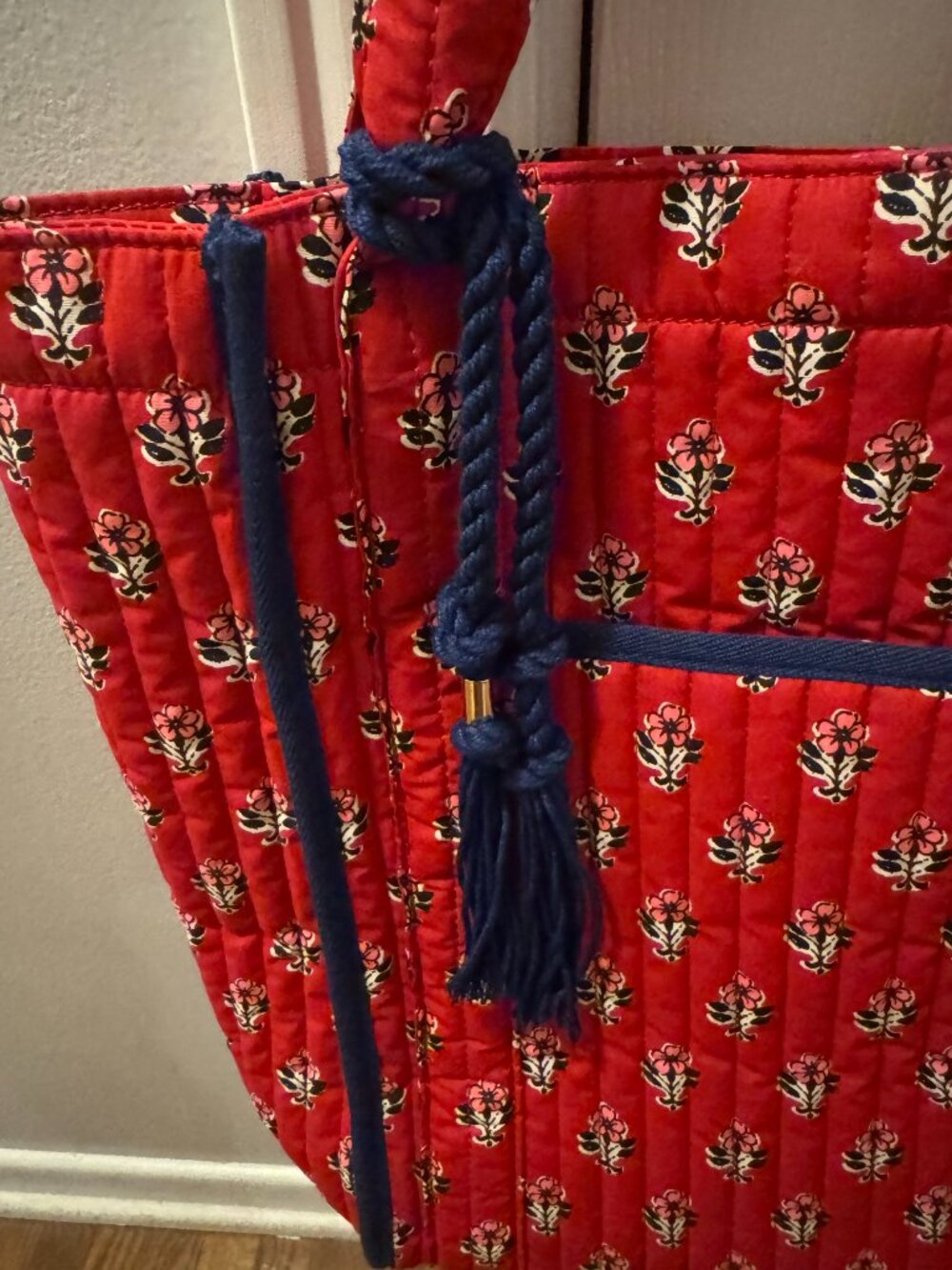Universal Thread Tote - Picture 4 of 5